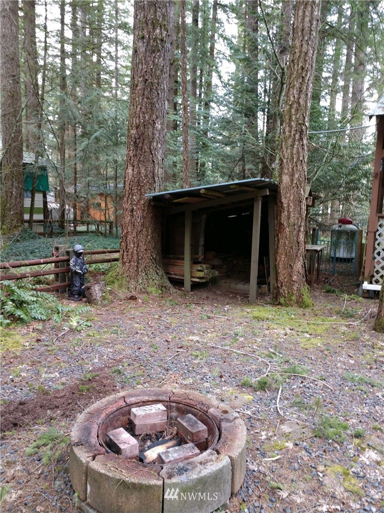1032 Exit Road, Unit 32 Sumas, WA 98295 - Photo 3 of 12 a view of outdoor space yard and porch