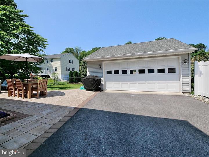 791 West Rolling Road Springfield, PA 19064 - Photo 8 of 39 Long Driveway