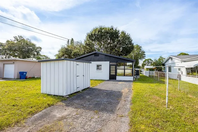 $2,100 | 829 89th Avenue North, St. Petersburg, FL 33702
