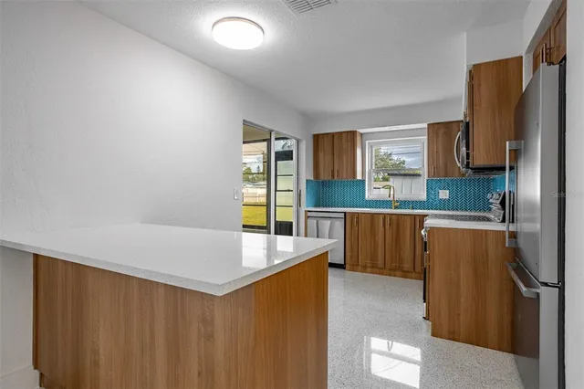 $2,100 | 829 89th Avenue North, St. Petersburg, FL 33702