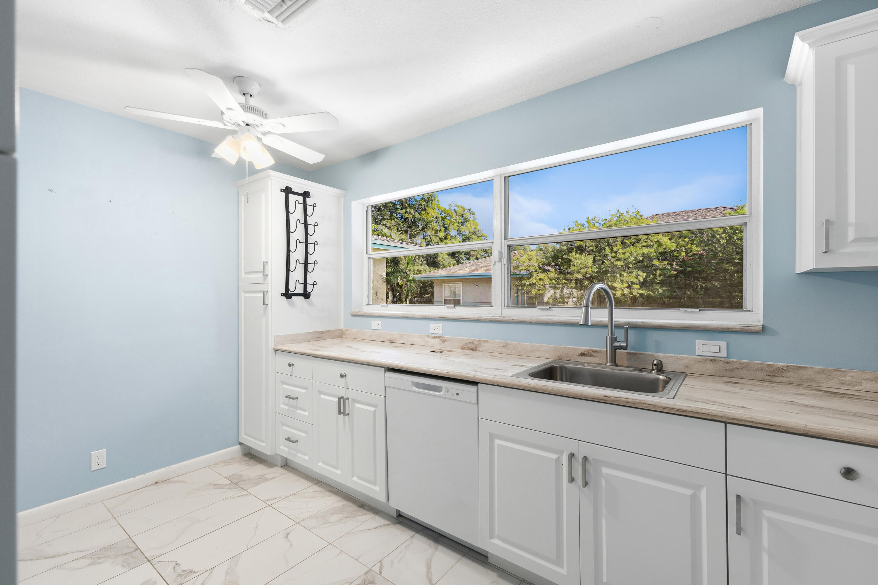 201 West Riverside Drive Jupiter, FL 33469 - Photo 10 of 17 Kitchen