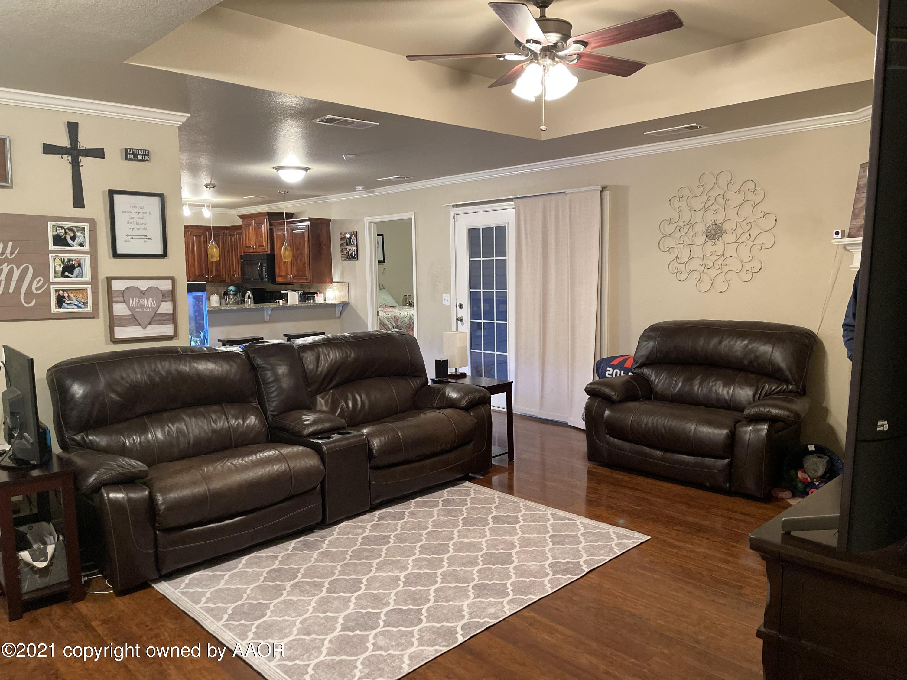 4209 Scotty Drive Amarillo, TX 79110 - Photo 3 of 10 living room