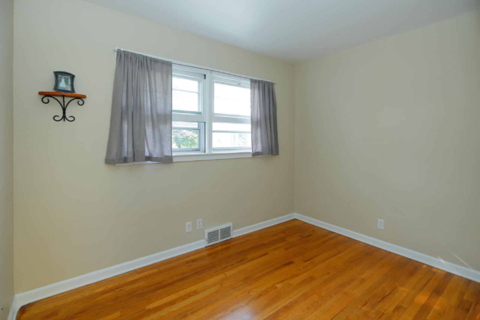 2118 Banbury Road Kalamazoo, MI 49001 - Photo 15 of 20 2118 Banbury Rd-115