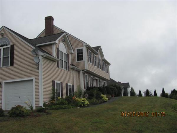 18 Winifreds Way Rutland, MA 01543 - Photo 2 of 13 a front view of a house with a yard
