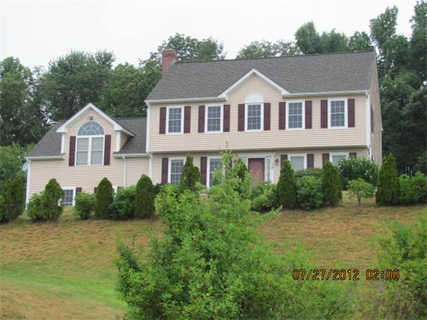 18 Winifreds Way Rutland, MA 01543 - Photo 9 of 13 a view of a yard in front of house