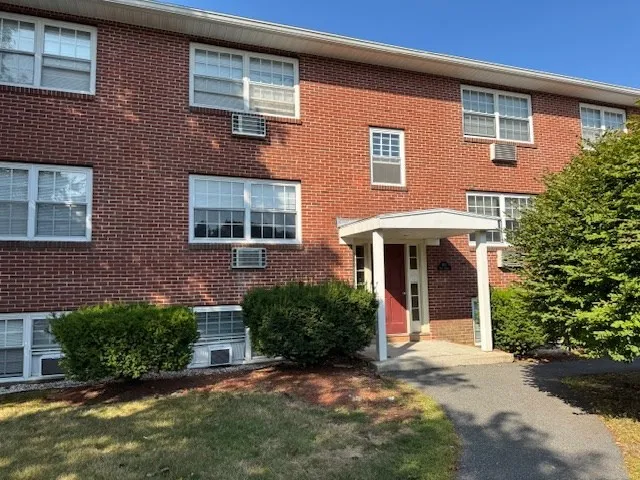 $2,000 | 300 Main Street, Unit 5, Woburn, MA 01801