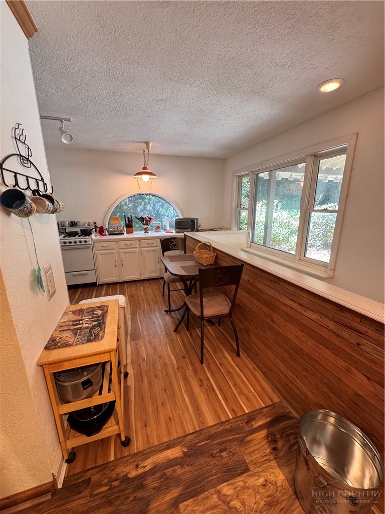 488 Hemlock Loop Newland, NC 28657 - Photo 7 of 30 Gallery Image 7
