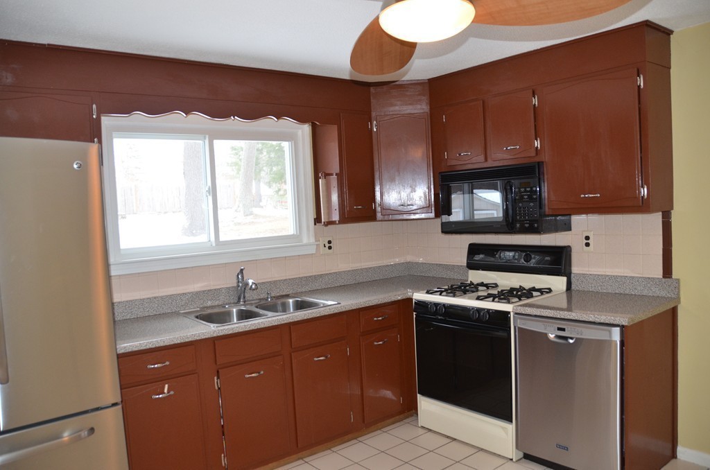 9 Bayberry Road Westford, MA 01886 - Photo 14 of 28 Gallery Image 14