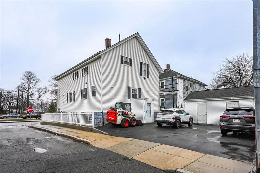 529 Stafford Road Fall River, MA 02721 - Photo 3 of 31