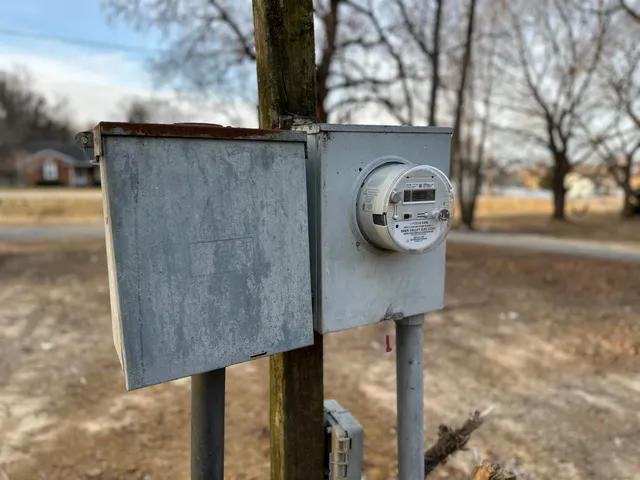 a close view of sink gate