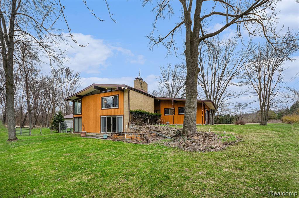 8297 Jordan Road Grand Blanc, MI 48439 - Photo 1 of 34