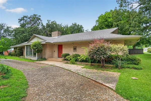 $289,900 | 1911 Harrison Street, Paris, TX 75460