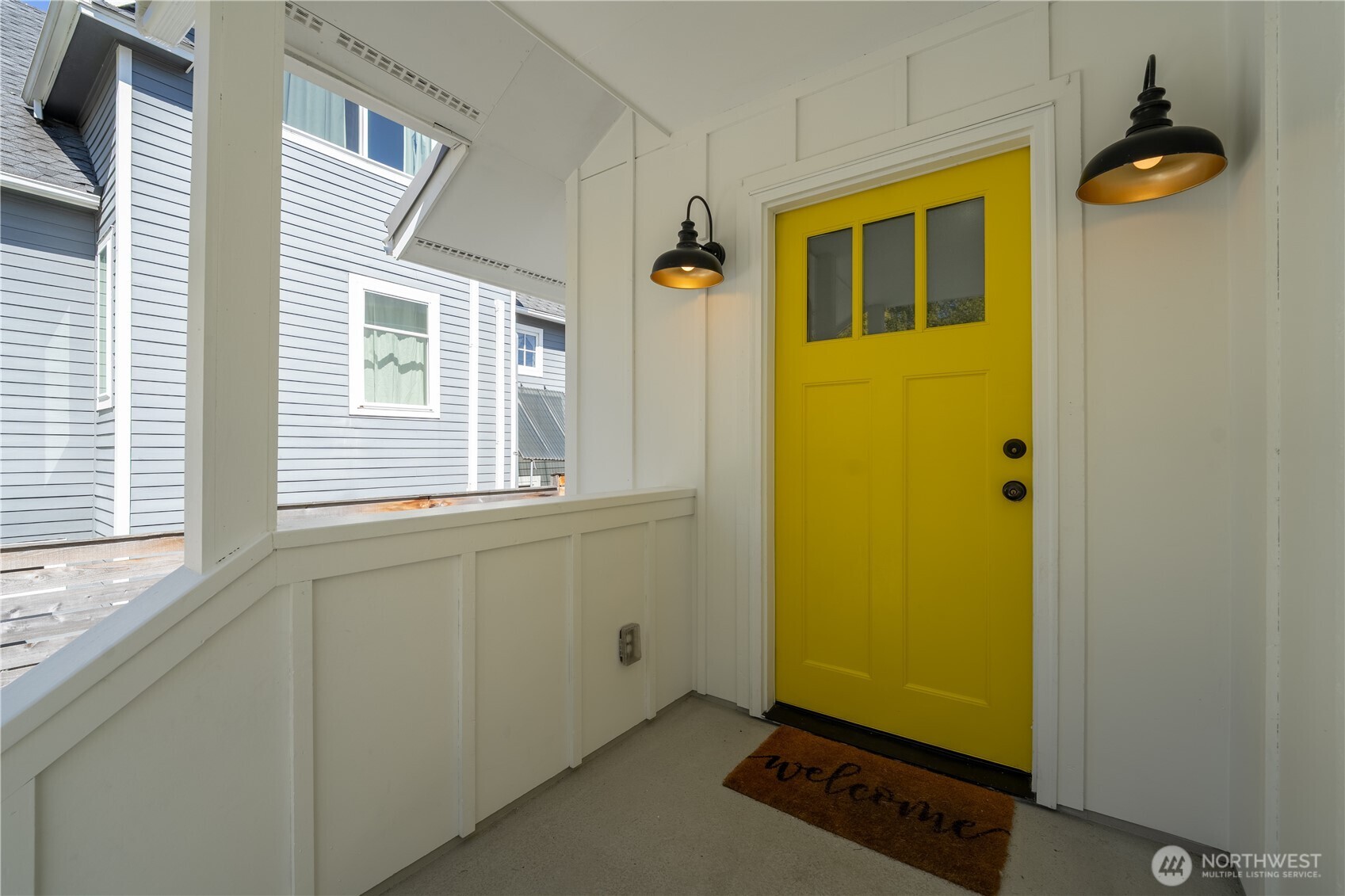 4418 40th Avenue Southwest Seattle, WA 98116 - Photo 2 of 40 a view of an entryway with a window