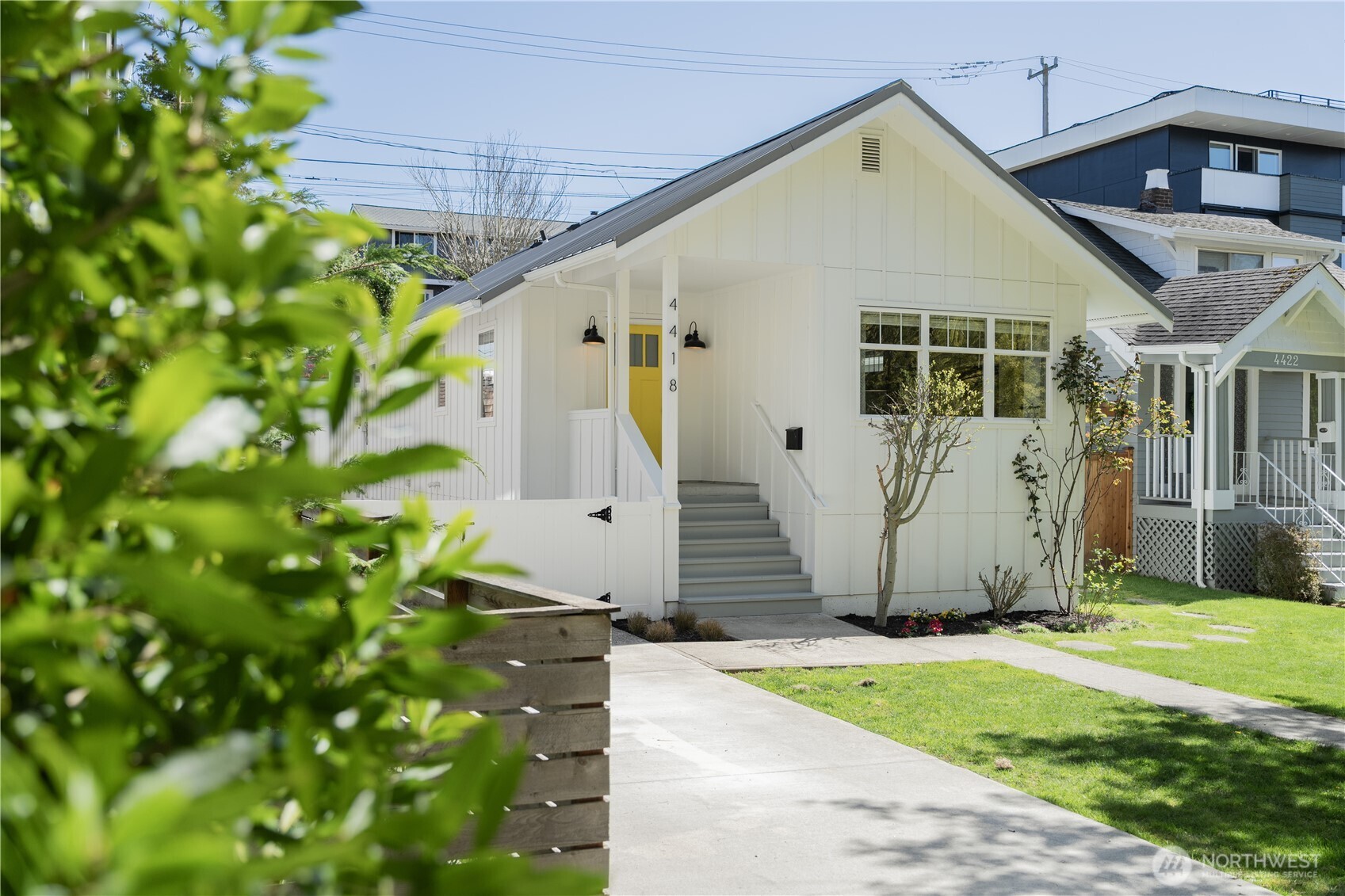 4418 40th Avenue Southwest Seattle, WA 98116 - Photo 38 of 40 a front view of a house with garden