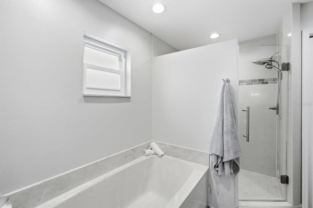 846 Birdie Way Apollo Beach, FL 33572 - Photo 17 of 31 a bathroom with a bathtub and a shower