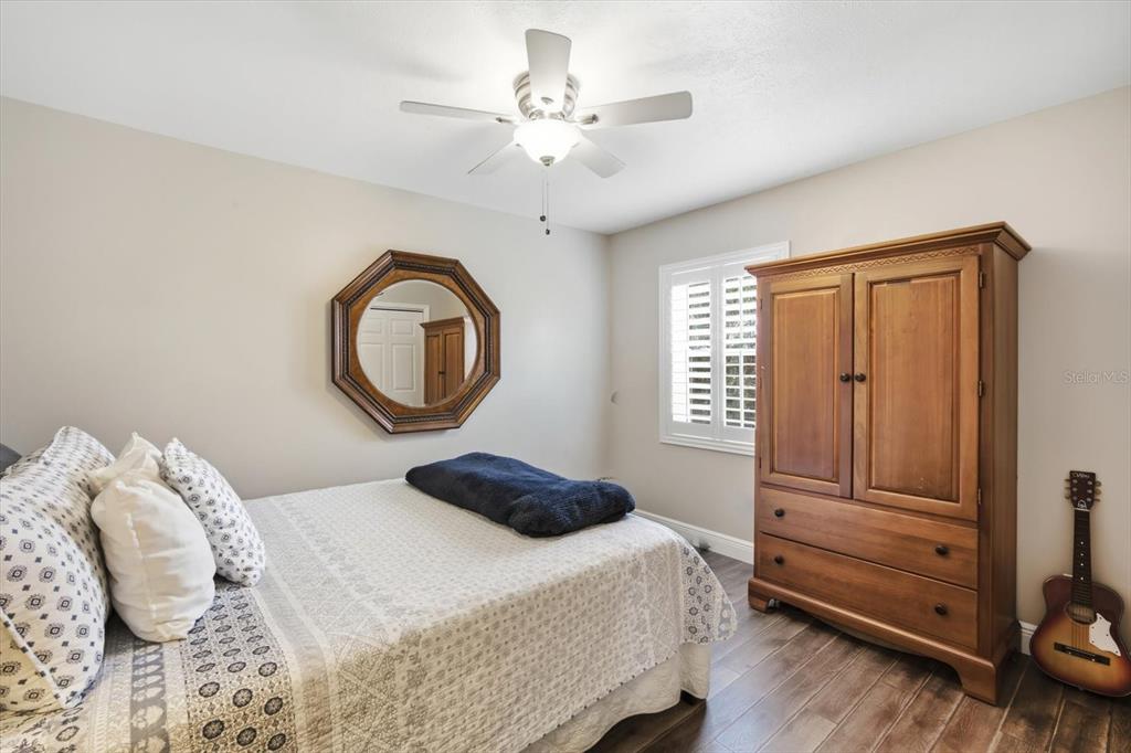 846 Birdie Way Apollo Beach, FL 33572 - Photo 24 of 31 a bedroom with a bed a dresser and a large mirror