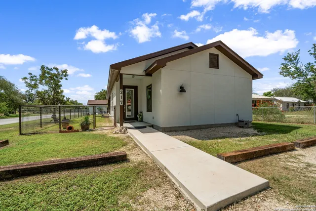 $259,000 | 317 East El Paso Street, Brackettville, TX 78832