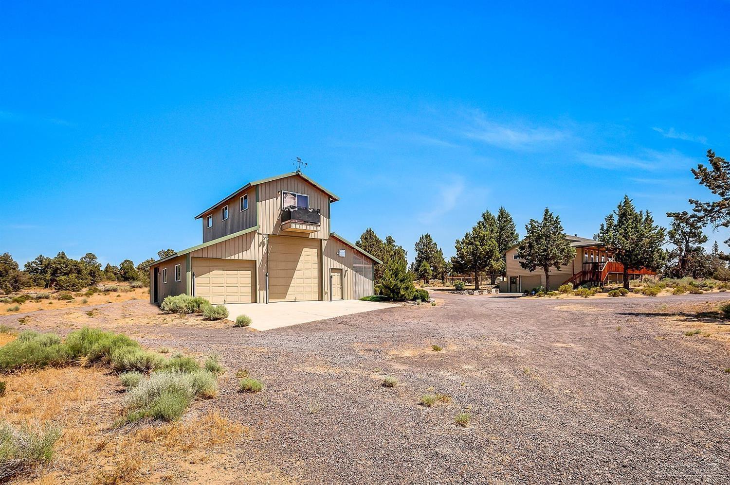 62050 Dodds Road Bend, OR 97701 - Photo 19 of 24 Built in 2005, this two-story 36'X40' po