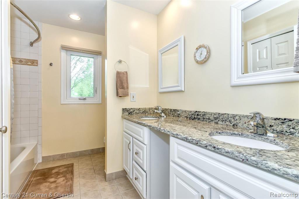 28735 Salem Road Farmington, MI 48334 - Photo 23 of 42