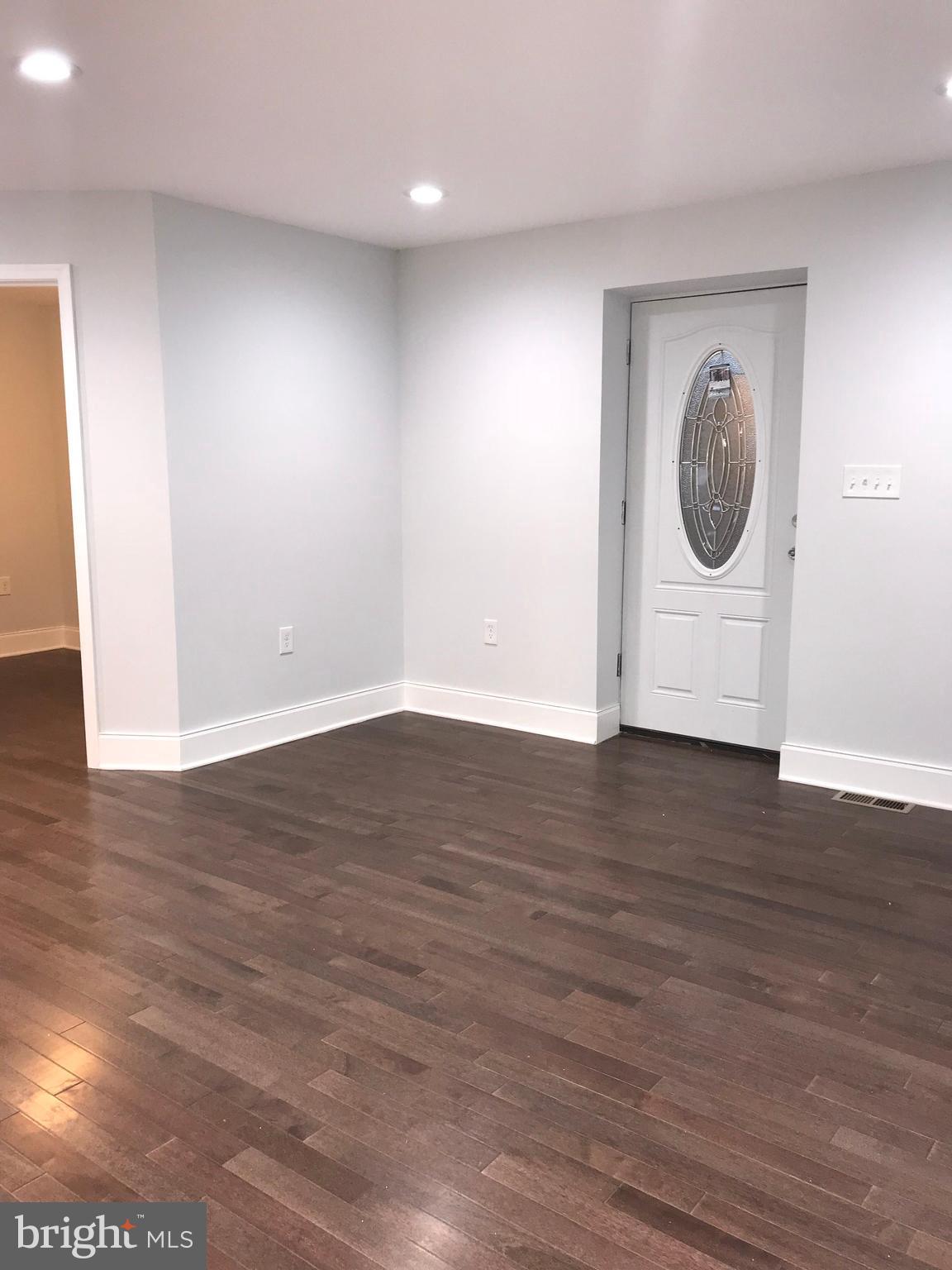 8009 Long Hill Road Pasadena, MD 21122 - Photo 6 of 18 Living Room