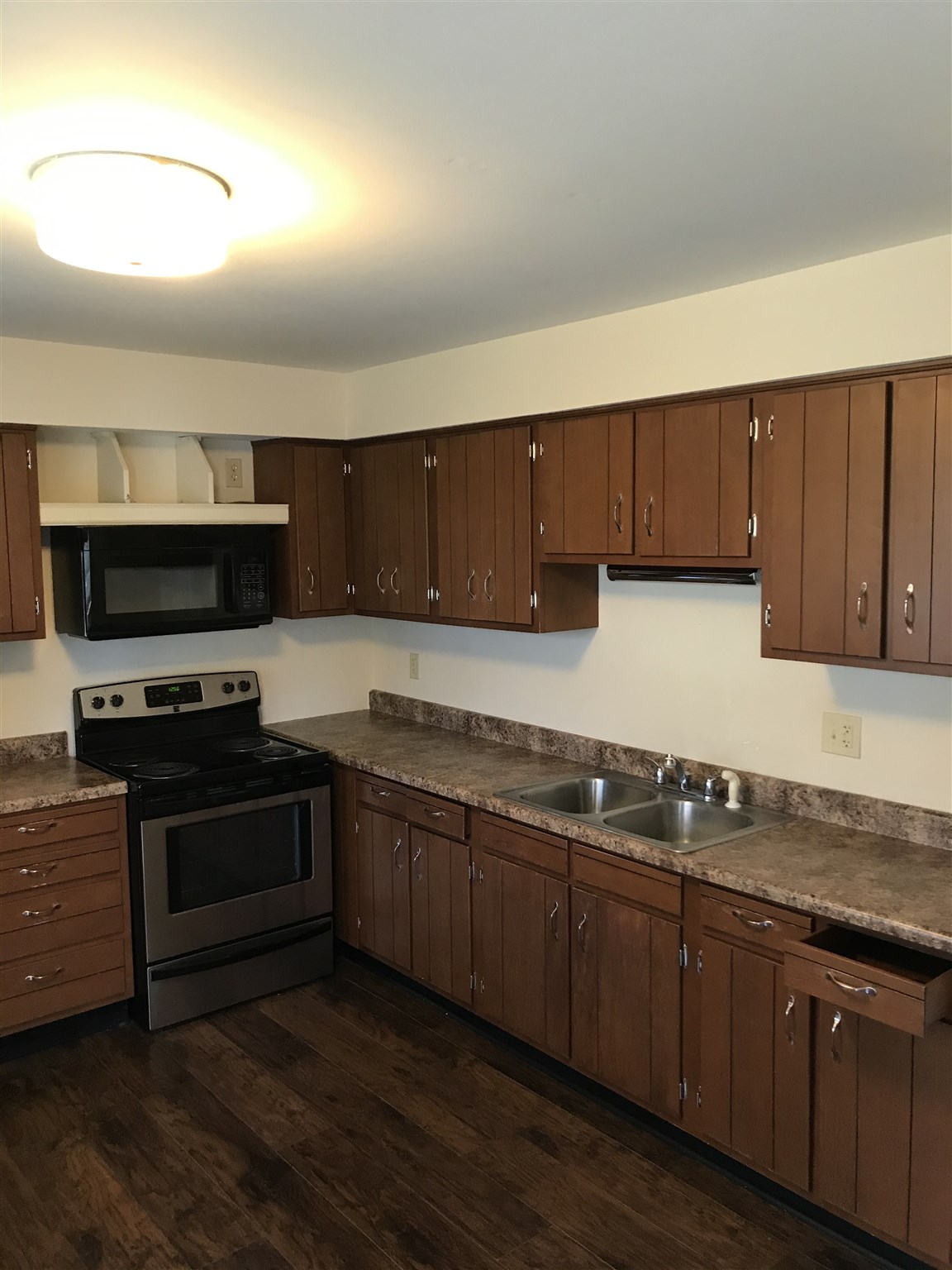 5807 Ashbrooke Road Evansville, IN 47710 - Photo 3 of 18 Gallery Image 3