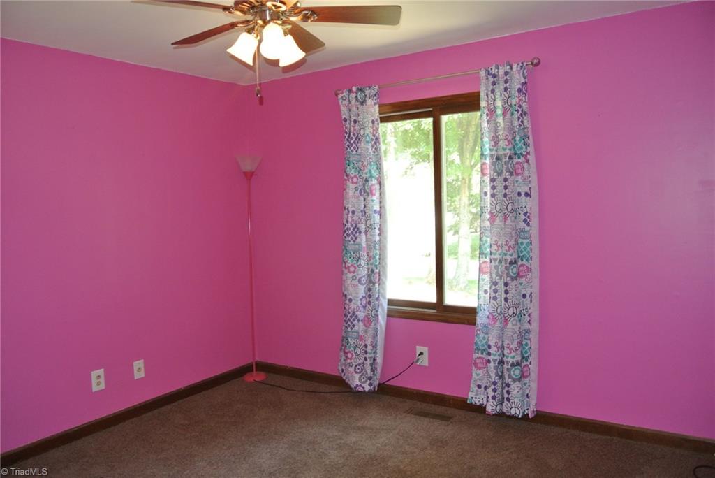 186 Hunters Ridge Road Winston-Salem, NC 27103 - Photo 13 of 30 Gallery Image 13