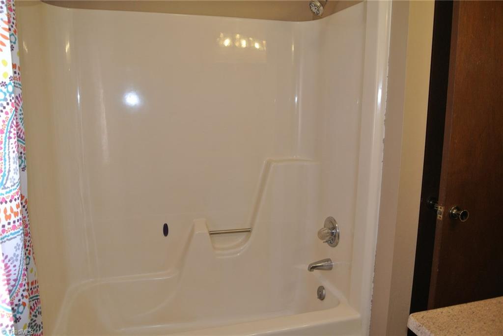 186 Hunters Ridge Road Winston-Salem, NC 27103 - Photo 16 of 30 Gallery Image 16