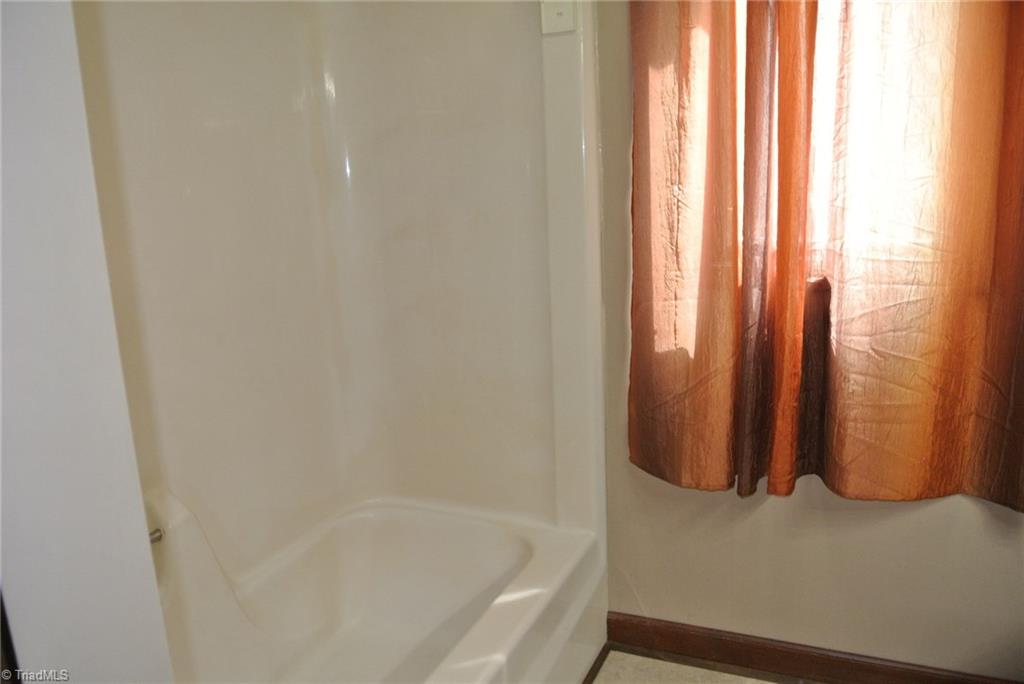 186 Hunters Ridge Road Winston-Salem, NC 27103 - Photo 18 of 30 Gallery Image 18