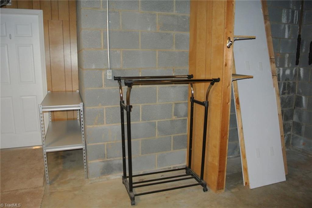 186 Hunters Ridge Road Winston-Salem, NC 27103 - Photo 27 of 30 Gallery Image 27