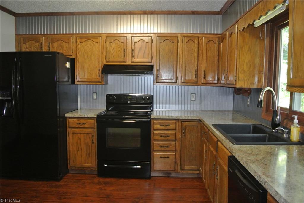 186 Hunters Ridge Road Winston-Salem, NC 27103 - Photo 7 of 30 Gallery Image 7
