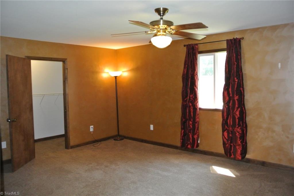 186 Hunters Ridge Road Winston-Salem, NC 27103 - Photo 10 of 30 Gallery Image 10