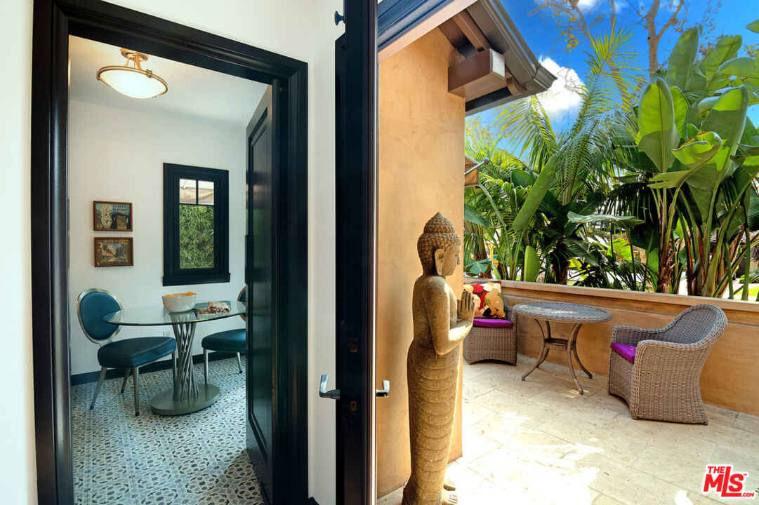 6331 Drexel Avenue Los Angeles, CA 90048 - Photo 14 of 37 a view of living room and patio