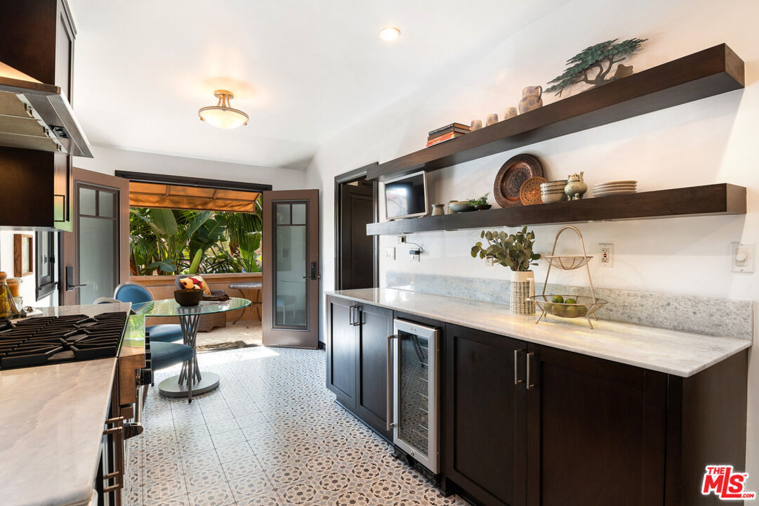 6331 Drexel Avenue Los Angeles, CA 90048 - Photo 20 of 37 a very nice looking room with a large window