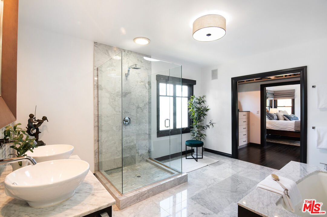 6331 Drexel Avenue Los Angeles, CA 90048 - Photo 33 of 37 a spacious bathroom with a granite countertop sink and a mirror