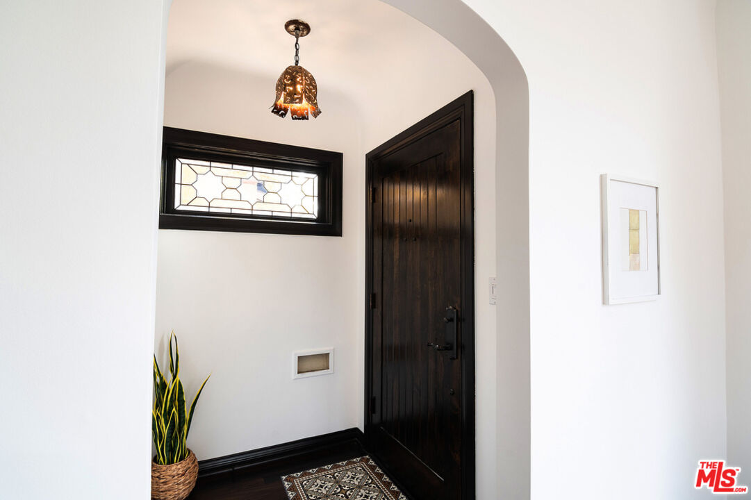 6331 Drexel Avenue Los Angeles, CA 90048 - Photo 5 of 37 a picture of a door