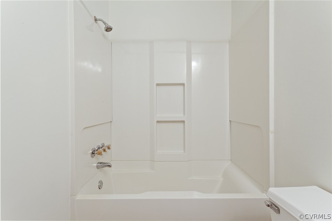 8601 Beaver Bridge Road Moseley, VA 23120 - Photo 26 of 42 a bathroom with a bathtub