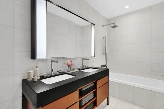 $999,996 | 75 Wall Street, Unit 31N | Financial District