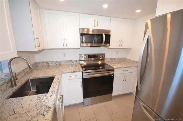 $1,750 | 1566 Southeast Royal Green Circle, Unit 101, Port St. Lucie, FL 34952