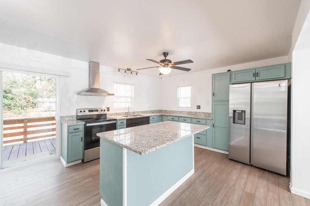 2113 Chadwick Road Augusta, GA 30906 - Photo 6 of 30 Kitchen with Fan & Island!