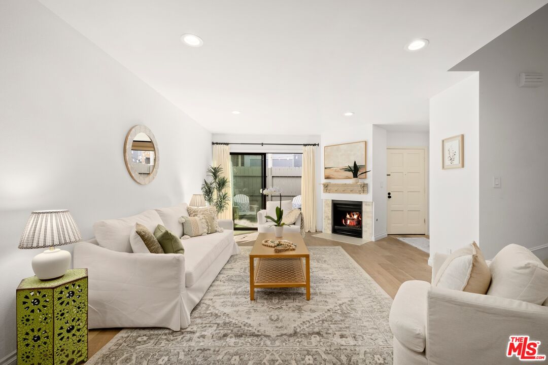 1044 20th Street, Unit A Santa Monica, CA 90403 - Photo 3 of 20