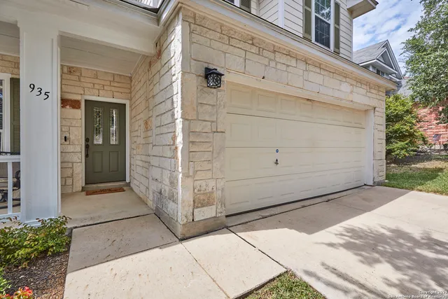 a view of a front door of a building