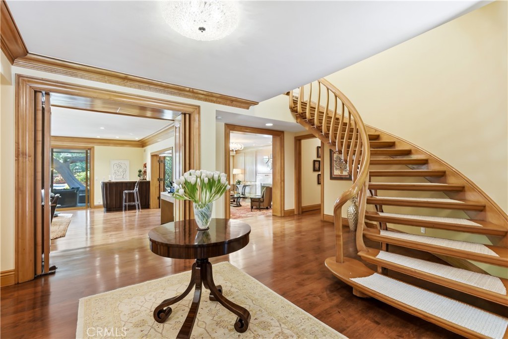15946 Woodvale Road Encino, CA 91436 - Photo 4 of 51