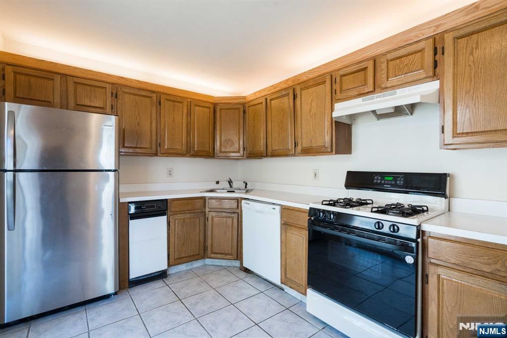 753 Pepperidge Road Mahwah, NJ 07430 - Photo 8 of 26 Gallery Image 8