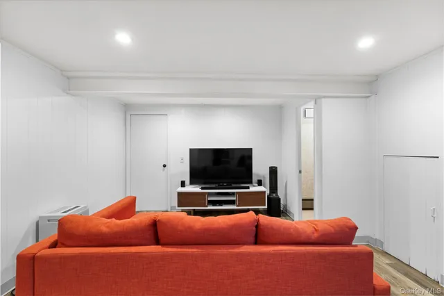 $999,000 | 33 Johnson Road, Scarsdale, NY 10583