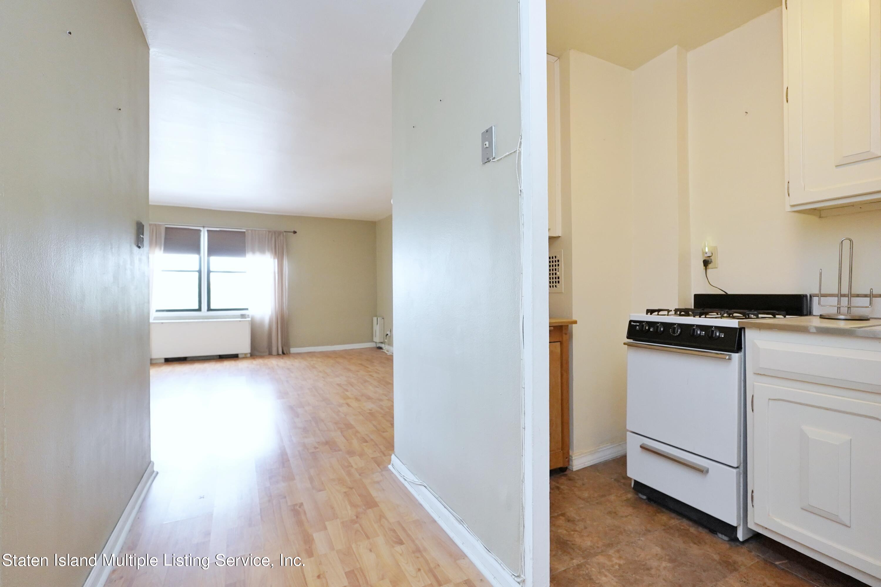 1000 Clove Road, Unit 9F Staten Island, NY 10301 - Photo 11 of 18 Photo Jan 11 2023, 2 50 48 PM