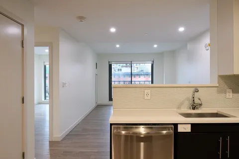 $5,850 | 1 Canal Street, Unit 824, Boston, MA 02114