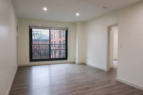 $5,850 | 1 Canal Street, Unit 824, Boston, MA 02114