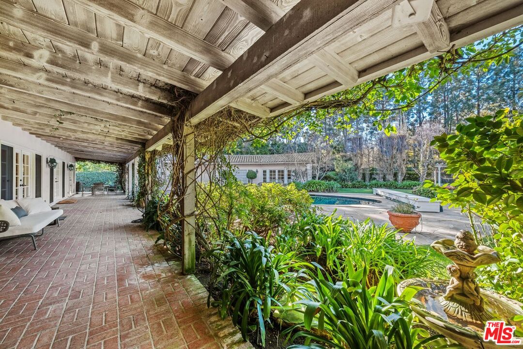 6105 Bonsall Drive Malibu, CA 90265 - Photo 17 of 45