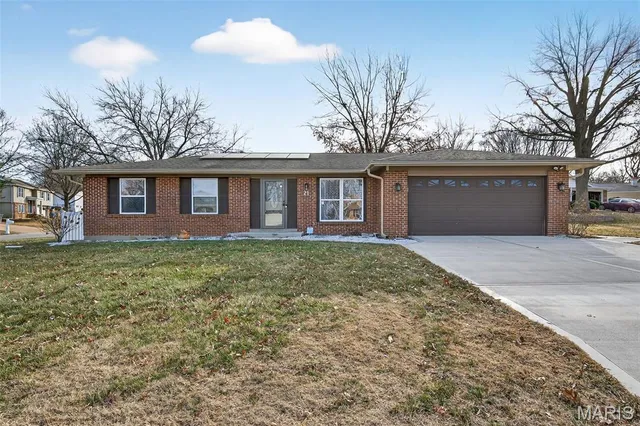 $350,000 | 21 Lemon Tree Drive, St. Peters, MO 63376