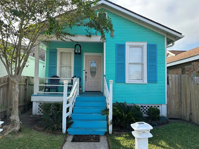 $1,650 | 5211 Avenue Q, Galveston, TX 77551